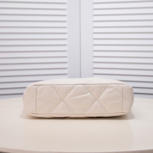 CC 22b 19 BAG tote