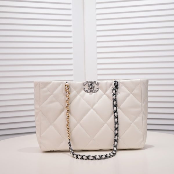 CC 22B 19BAG Tote