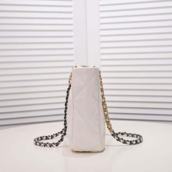 CC 22B 19BAG Tote