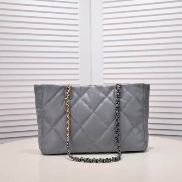 CC 22B 19BAG Tote
