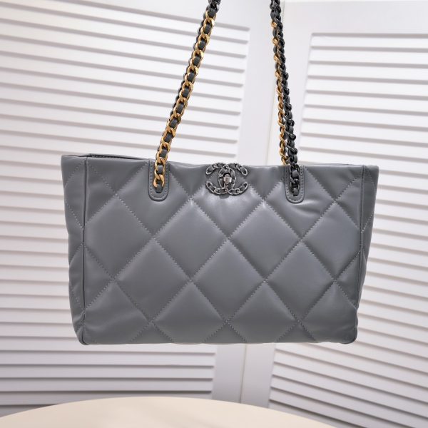 CC 22B 19BAG Tote