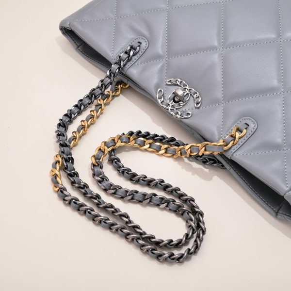 CC 22B 19BAG Tote