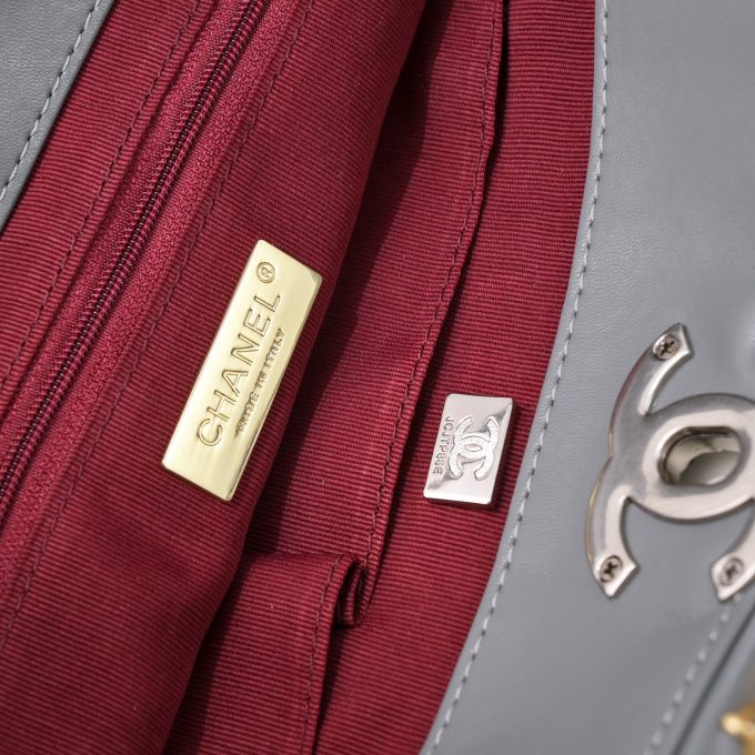 CC 22B 19BAG Tote - Image 18