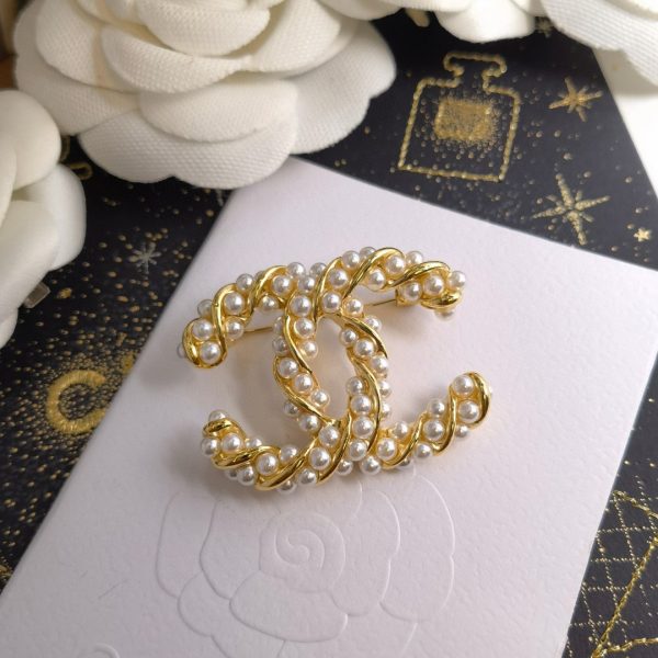 Cc brooch 0072