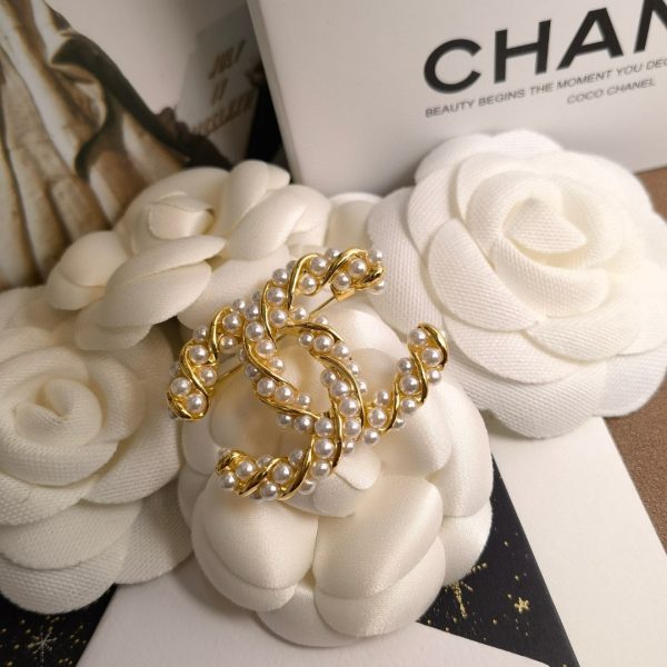 Cc brooch 0072