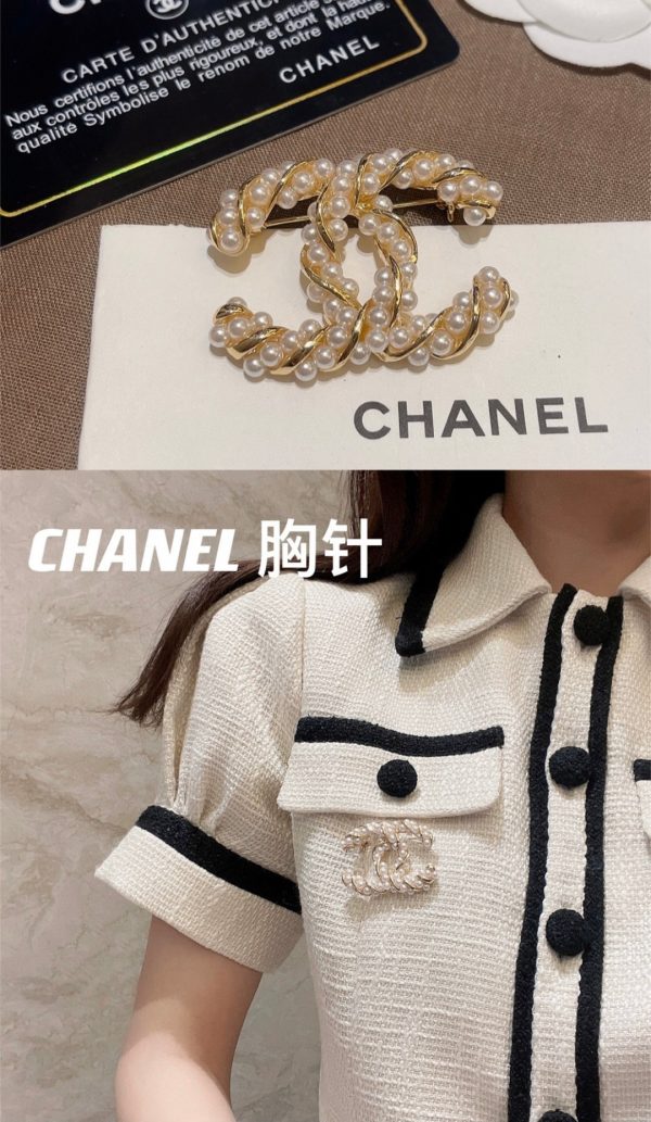 Cc brooch 0072