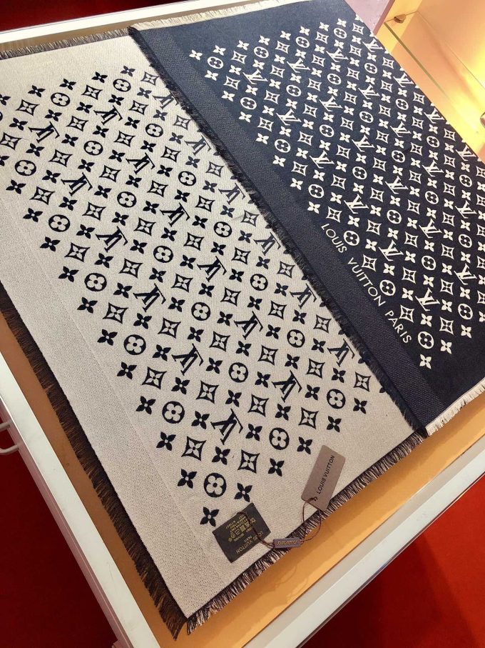 Louis new arrival scarf size: 70*200 cm 008 - Image 4
