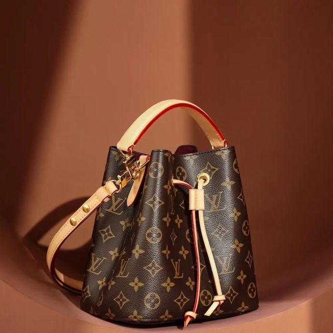 Louis neonoe bb mini bag size : 20×20×13 cm - Image 4