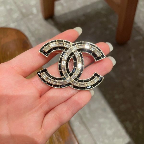 Cc brooch 0076