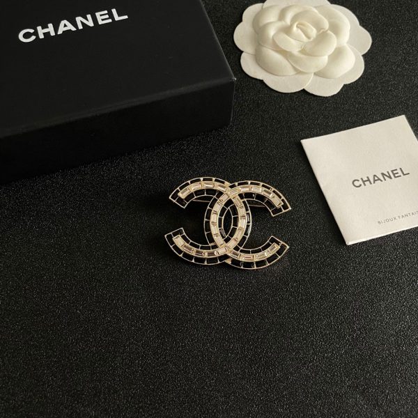 Cc brooch 0076
