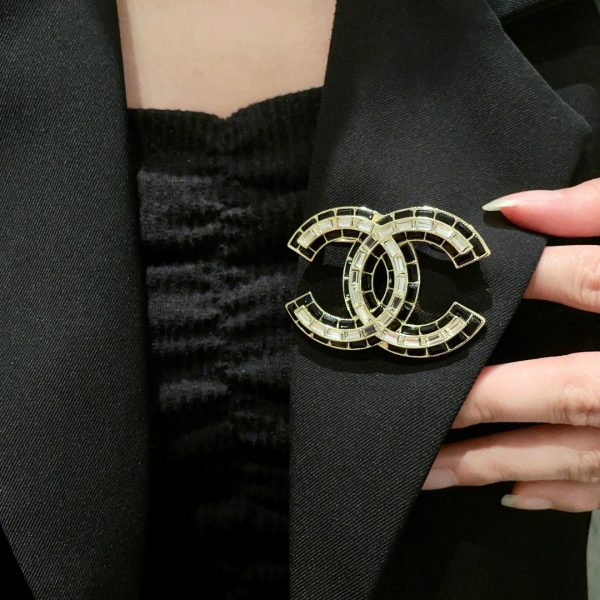 Cc brooch 0076