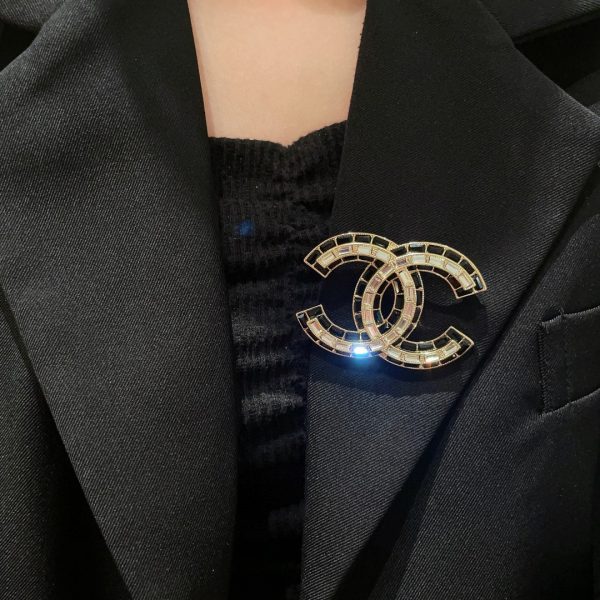 Cc brooch 0076