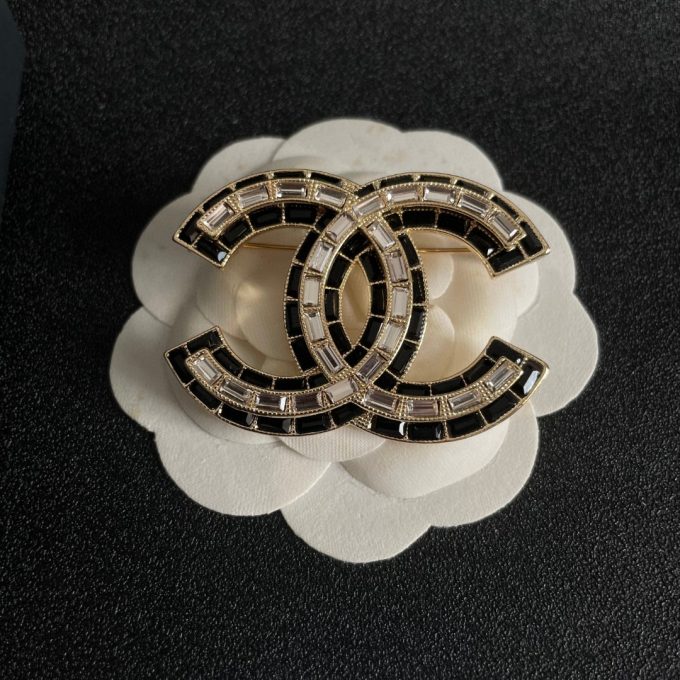Cc brooch 0076