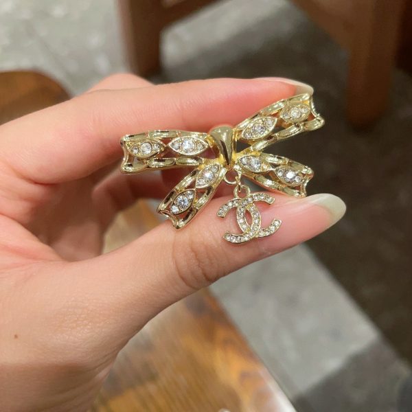 Cc brooch 0075