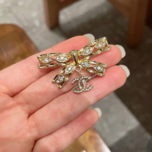 Cc brooch 0075