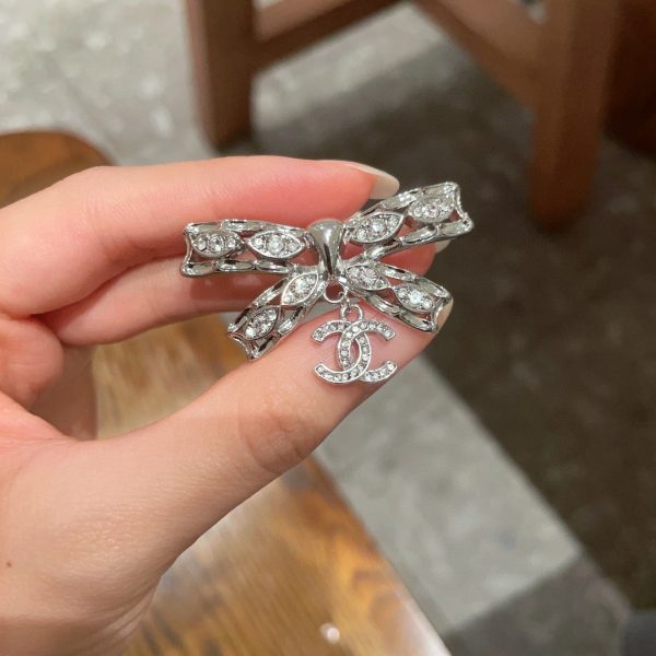 Cc brooch 0075
