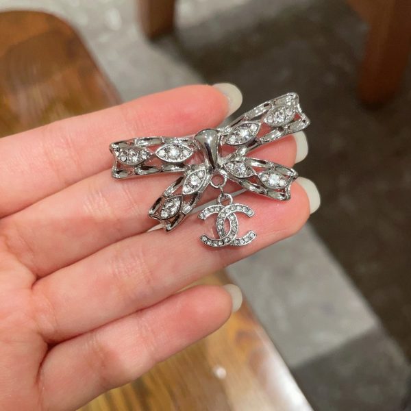 Cc brooch 0075