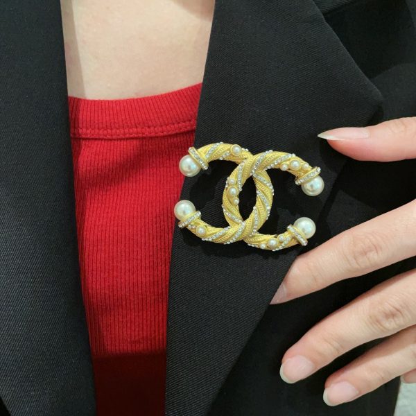 Cc brooch 0068