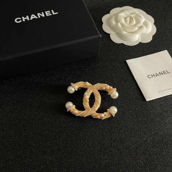 Cc brooch 0068