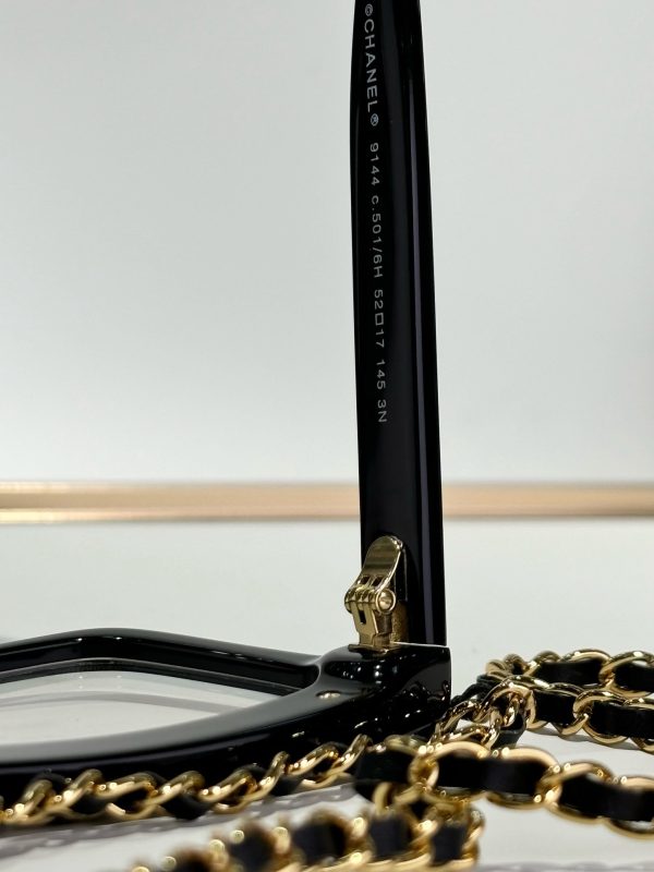 CC* Eyewear SIZE: 52-17-145