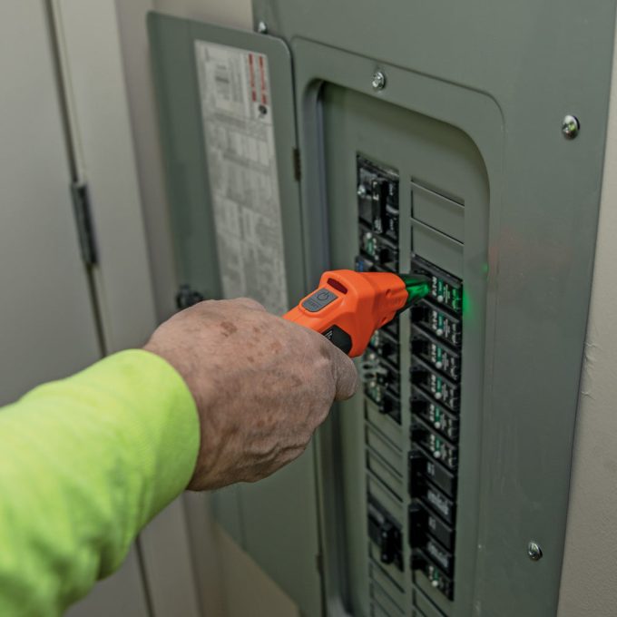 Klein Tools ET310 Digital Circuit Breaker Finder with GFCI Outlet Tester - Image 9