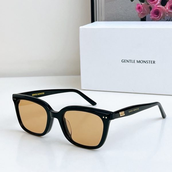 GENTLE MONSTE* Eyewear SIZE: 56-18-145