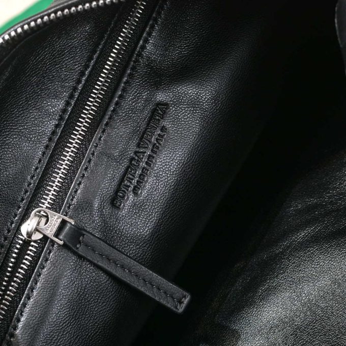 BV 690225 Teen Jodie intrecciato leather shoulder bag Black - Image 8