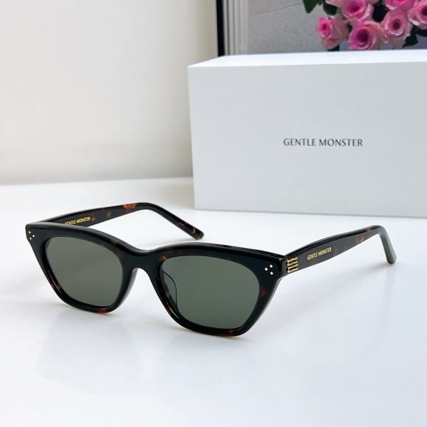 GENTLE MONSTE* Eyewear SIZE: 52-20-147