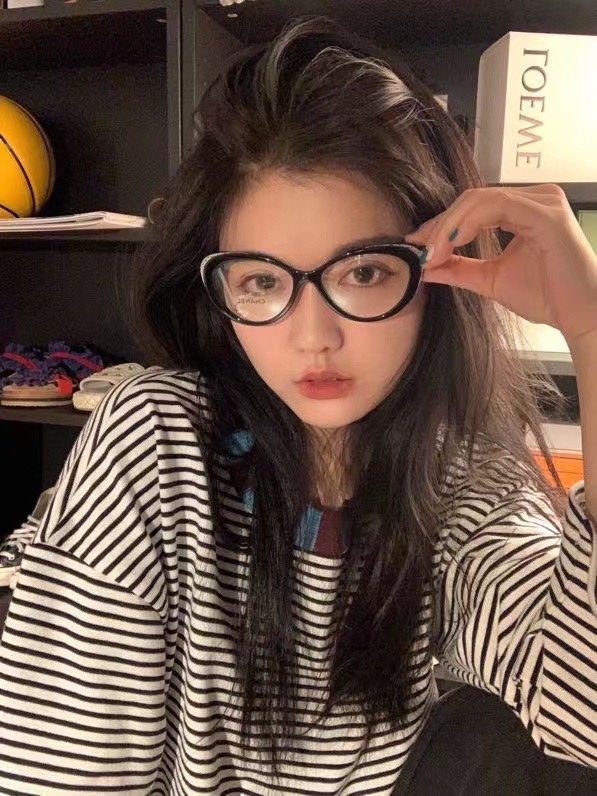 CC* Eyewear SIZE:
