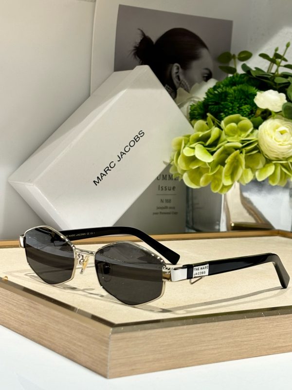 MARC JACOB* Eyewear SIZE: 55-17-140