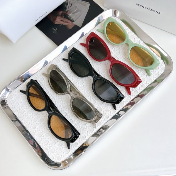 GENTLE MONSTE* Eyewear SIZE: 53-21-146