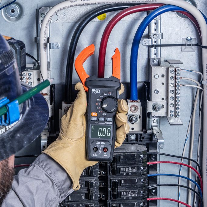 Klein Tools CL710 600A AC/DC Auto-Ranging Digital Pro Clamp Meter - Image 14