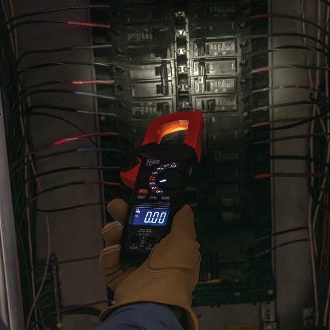 Klein Tools CL810 600A AC/DC Auto-Ranging Digital Pro Clamp Meter with Worklight - Image 11