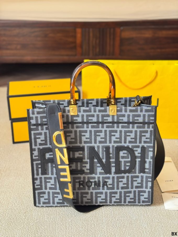 Fen new arrival peekabo tote bag size；35*30 cm - Image 3