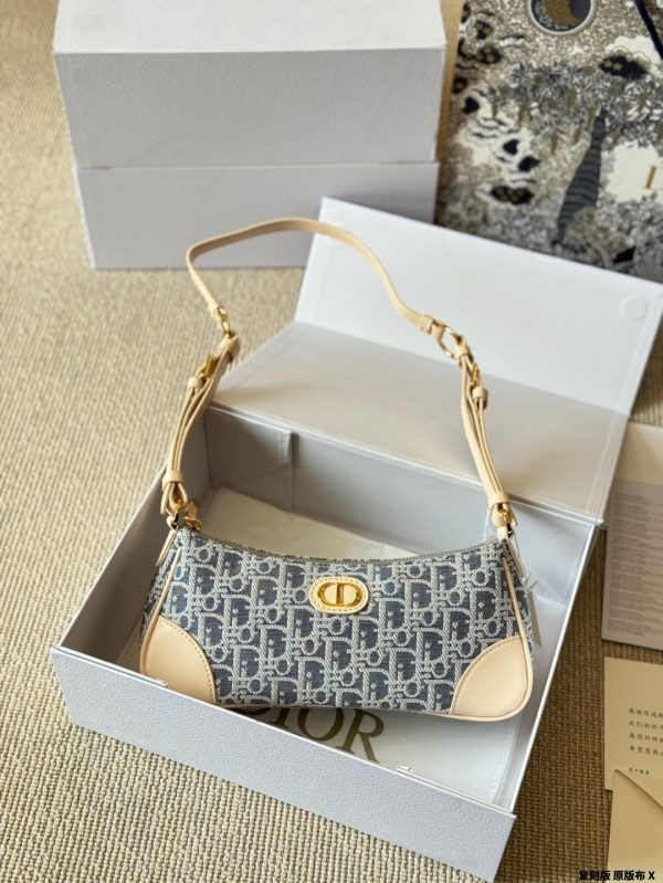 D new arrival Wanderlust hobo bag size: 26 cm