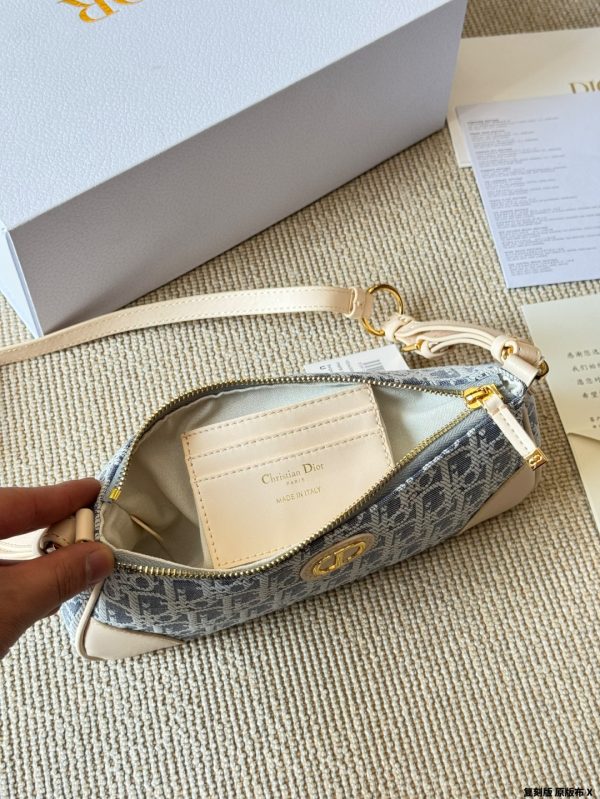 D new arrival Wanderlust hobo bag size: 26 cm