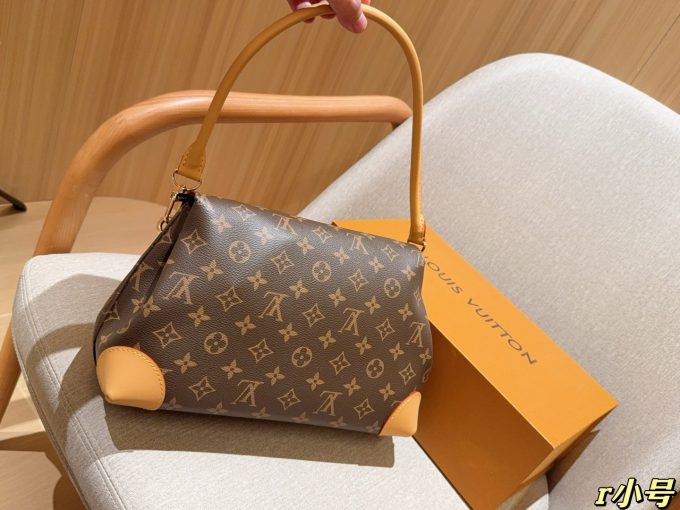 Louis new arrival 25ss HideAway hobo bag size: 30*19*11 cm - Image 3