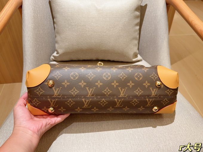 Louis new arrival 25ss HideAway hobo bag size: 30*19*11 cm - Image 11