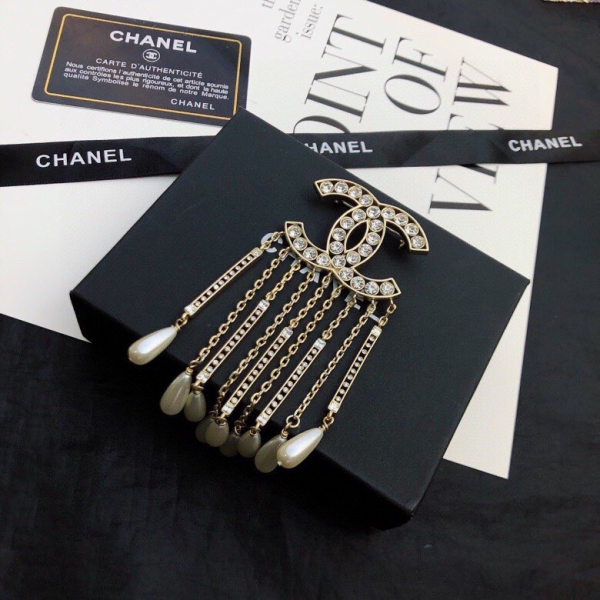 Cc brooch 0091
