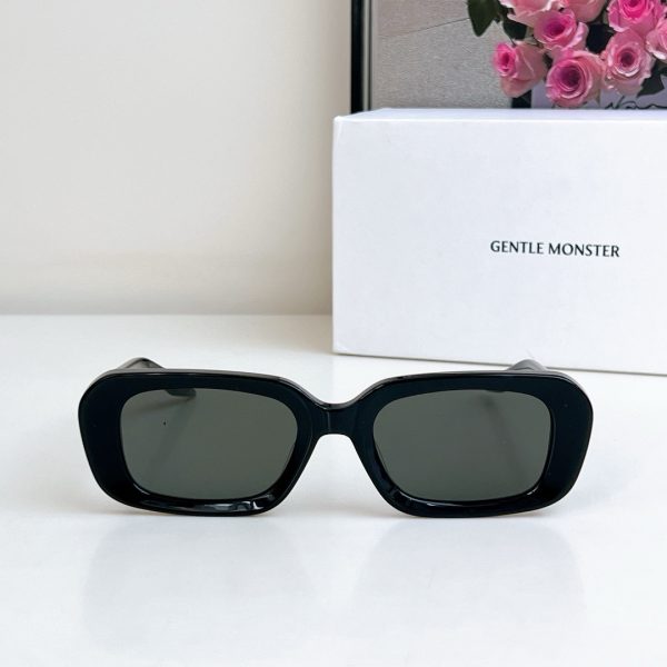 GENTLE MONSTE* Eyewear SIZE: 53-21-147