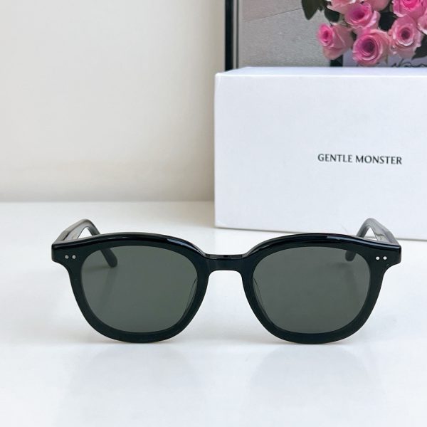GENTLE MONSTE* Eyewear SIZE: 64-18-147