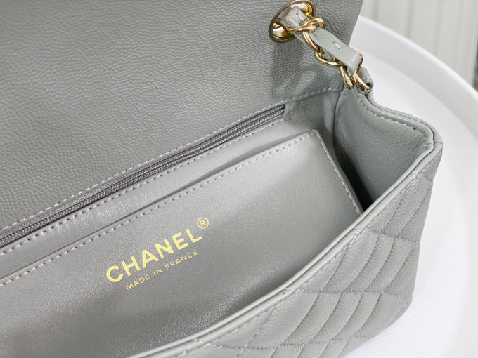 CC Classic Flap Caviar Shoulder Bag 20Cm For Ladies Light Gray Wiht Gold - Image 9