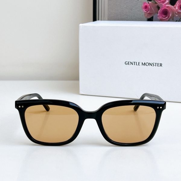 GENTLE MONSTE* Eyewear SIZE: 56-18-145