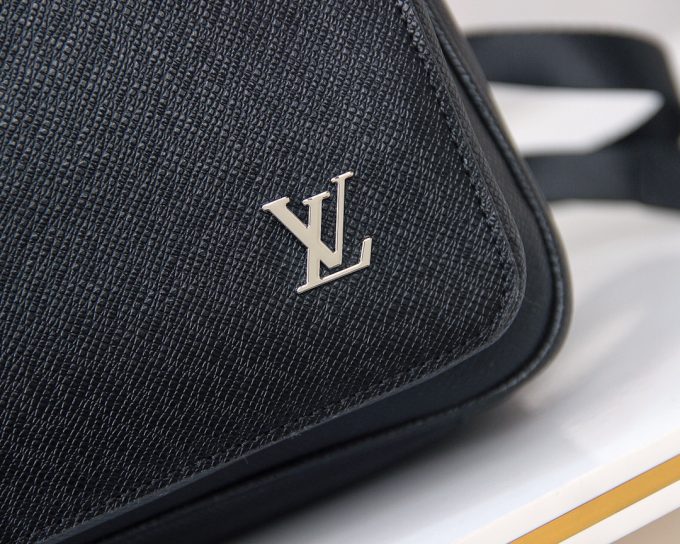 Louis new arrival backpack bag size : 43 x 30 x 14 cm - Image 9
