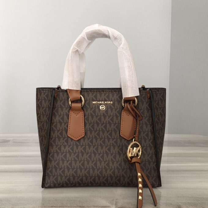 MK Kris tote bag size : 24×18×10cm