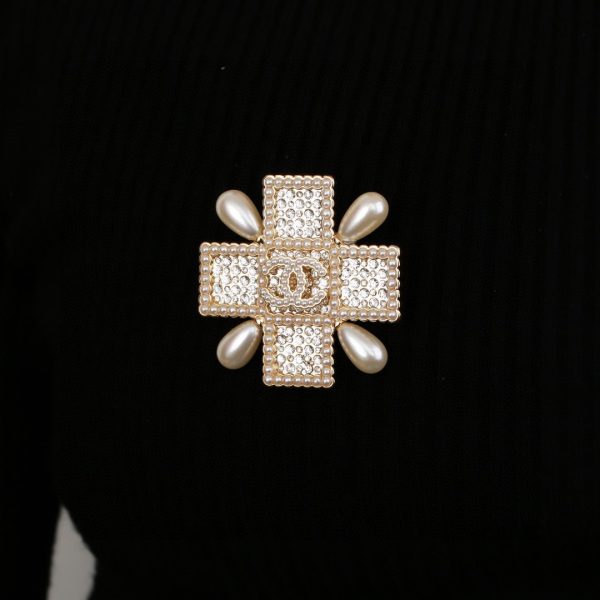 Cc brooch 0079