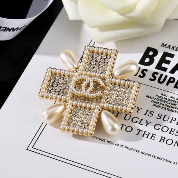 Cc brooch 0079