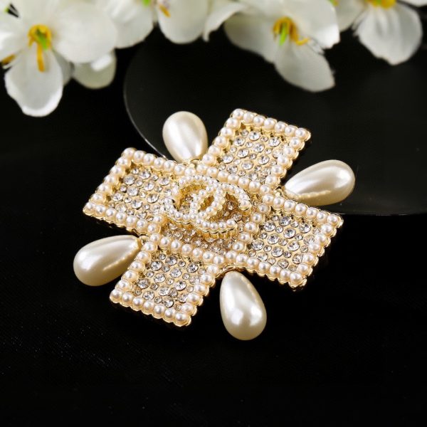 Cc brooch 0079