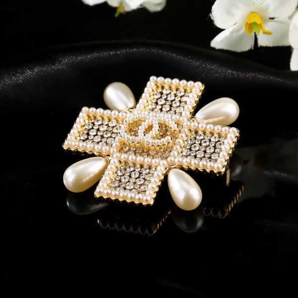 Cc brooch 0079