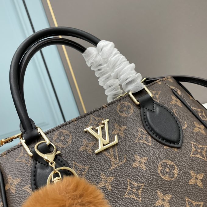 Louis new arrival handbag size: 33-22-16cm - Image 11
